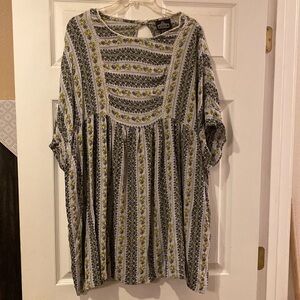 WOMEN’s Angie brand Boho top SZ 1X